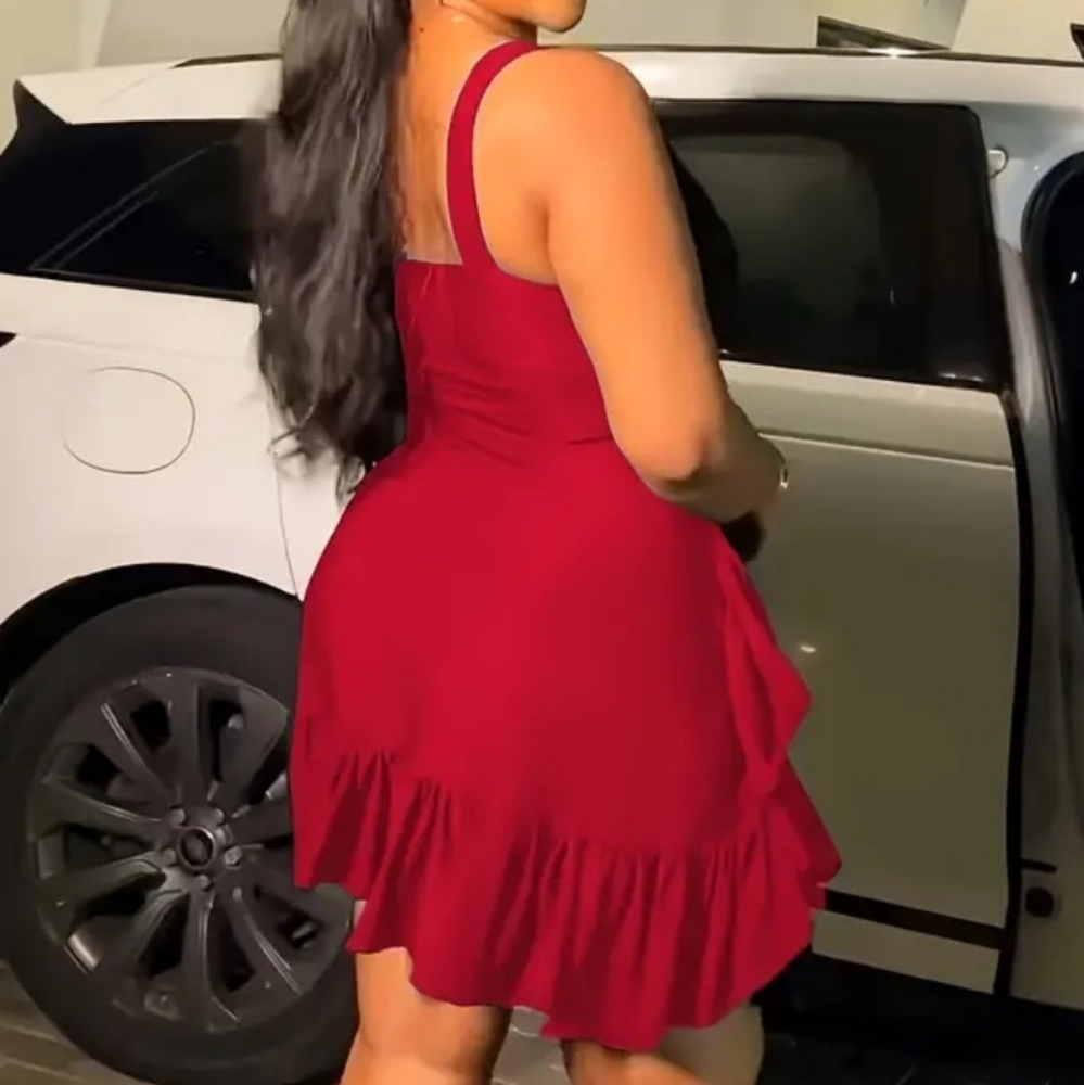 Elegant Red Ruffle Dress - Picture 2 of 2